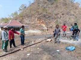 Lurah Tepus Tinjau Kerja Bakti Penyambungan Pipa PDAM di Padukuhan Gembuk